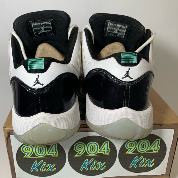Air Jordan 11 Low, ‘Emerald’ Sz 6Y - Picture 10 of 12